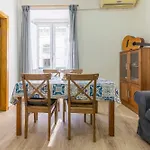 Alfama Very Well-Connected Apartment