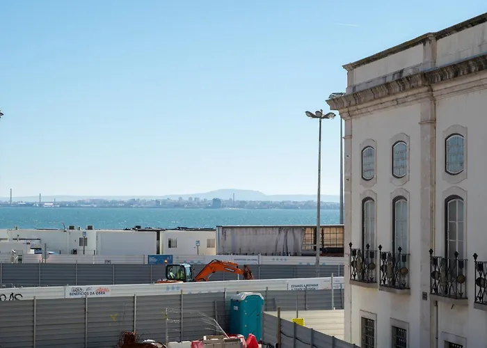 Alfama Very Well-Connected Apartment